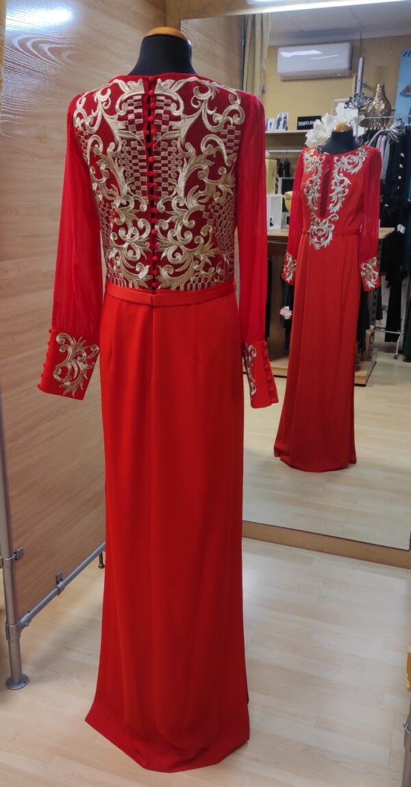TRAJE LARGO CON APLICACIONES Y TRANSPARENCIAS. - Imagen 2